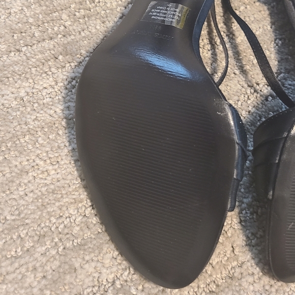 Black strapp sandals-Size 9 - Picture 4 of 4